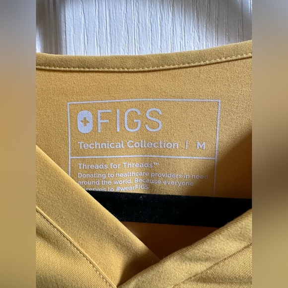 FIGS Limited addition Mustard Yellow Zamora (M) set barely wore - Picture 4 of 5